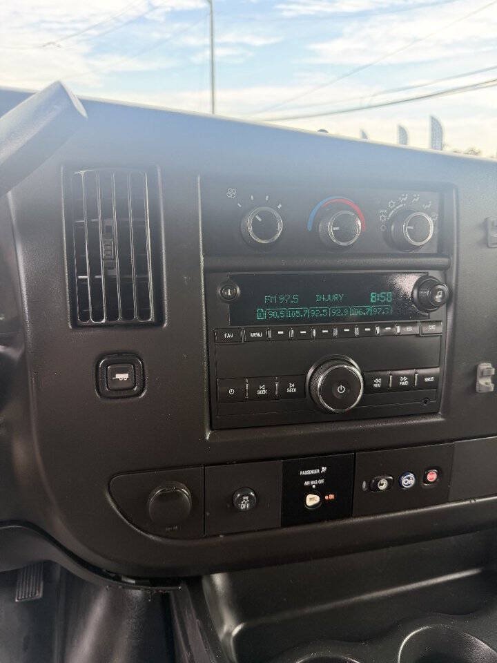 Used 2017 GMC Savana 2500 Extended RWD image 7