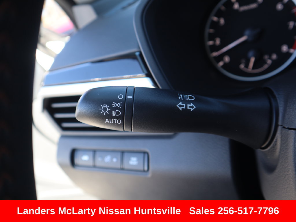 Used 2025 Nissan Altima 2.5 SR w/ SR Premium Package FWD image 25