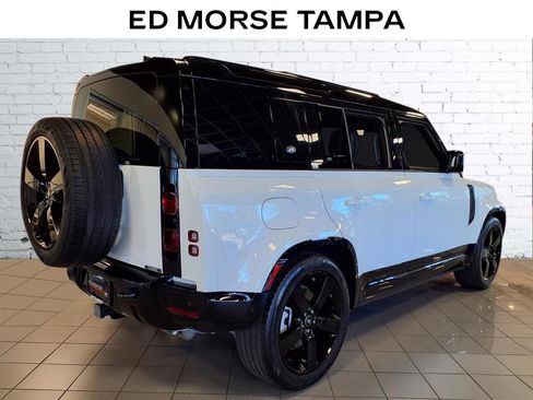 Used 2024 Land Rover Defender 110 X-Dynamic SE image 4