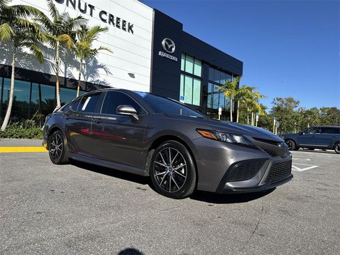 Used 2023 Toyota Camry SE image 23