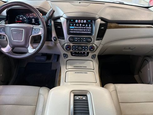 Used 2017 GMC Yukon Denali AWD/4WD image 3
