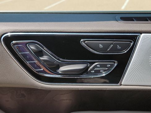 Used 2023 Lincoln Navigator Reserve AWD/4WD image 15