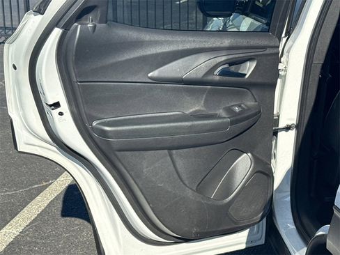 Used 2021 Chevrolet TrailBlazer RS w/ Technology Package image 22