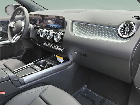 New 2025 Mercedes-Benz GLA 250 image 15