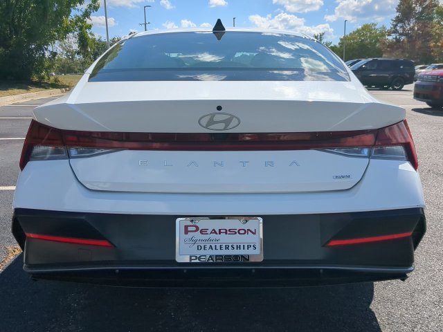 Used 2025 Hyundai Elantra Limited FWD image 5