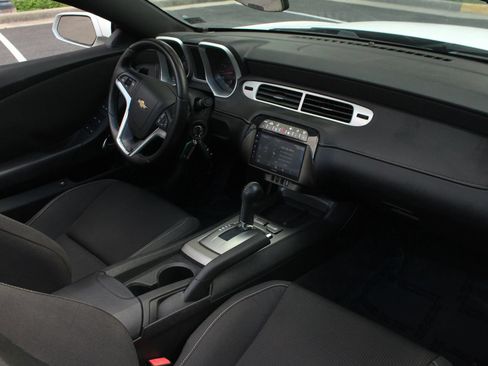 Used 2015 Chevrolet Camaro LT RWD image 21
