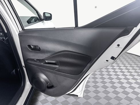 Used 2022 Nissan Kicks S image 29