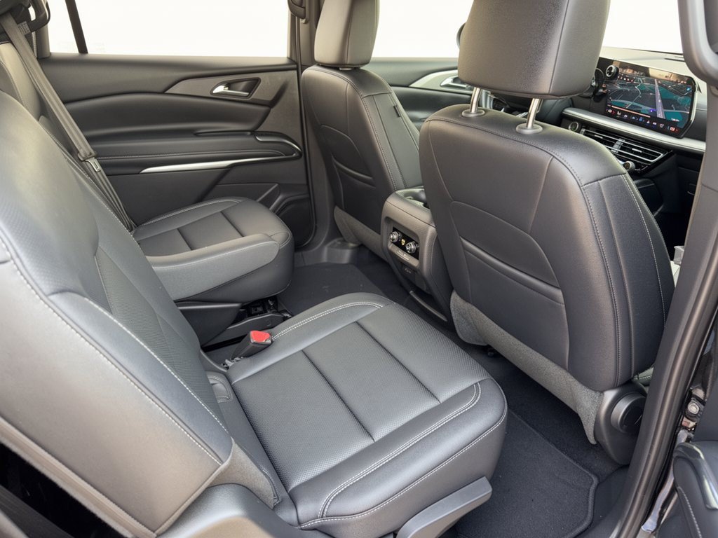 Used 2026 Chevrolet Traverse LT w/ Driver Confidence Package FWD image 29