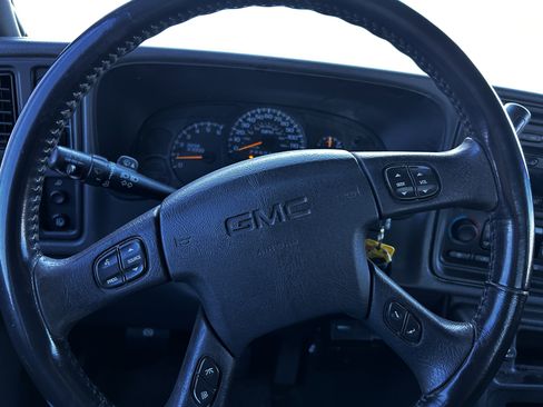 Used 2006 GMC Sierra 1500 SLT w/ Onstar Plus Package image 17