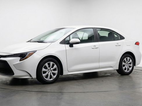 Used 2025 Toyota Corolla LE FWD image 3