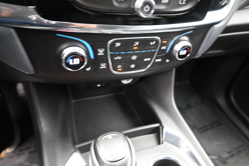 Used 2020 Chevrolet Traverse LT FWD image 13