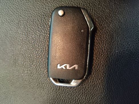 Used 2022 Kia Forte LXS FWD image 32