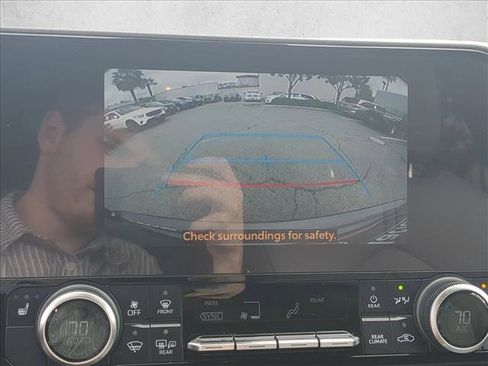 Certified 2023 Toyota Highlander XLE image 13