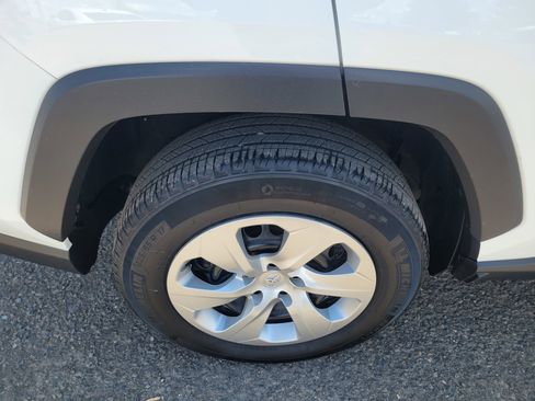 Used 2023 Toyota RAV4 LE AWD/4WD image 10