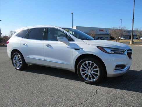 Used 2019 Buick Enclave Essence image 2