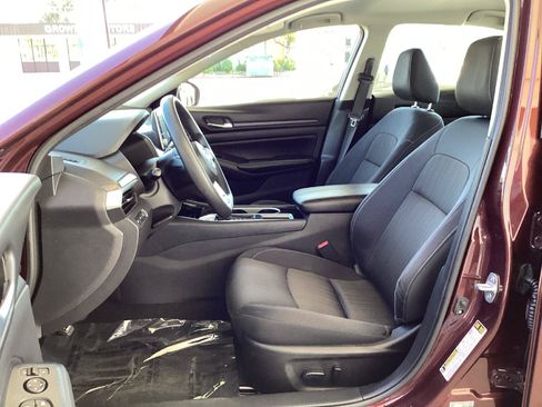 Used 2024 Nissan Altima 2.5 SV FWD image 10