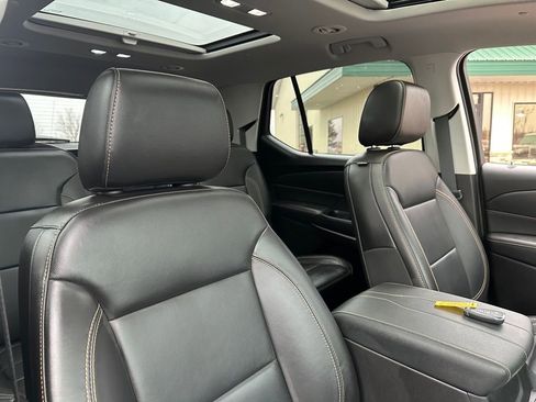 Used 2021 Chevrolet Traverse RS image 32