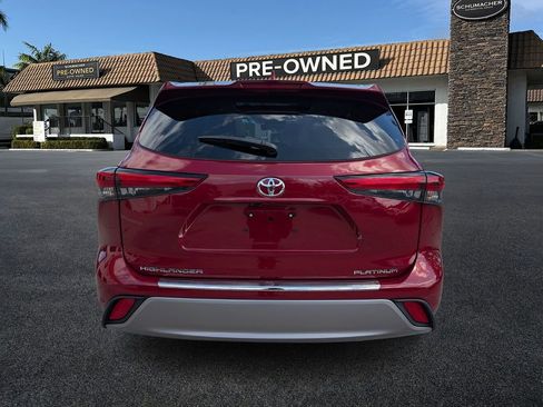 Used 2021 Toyota Highlander Platinum FWD image 6