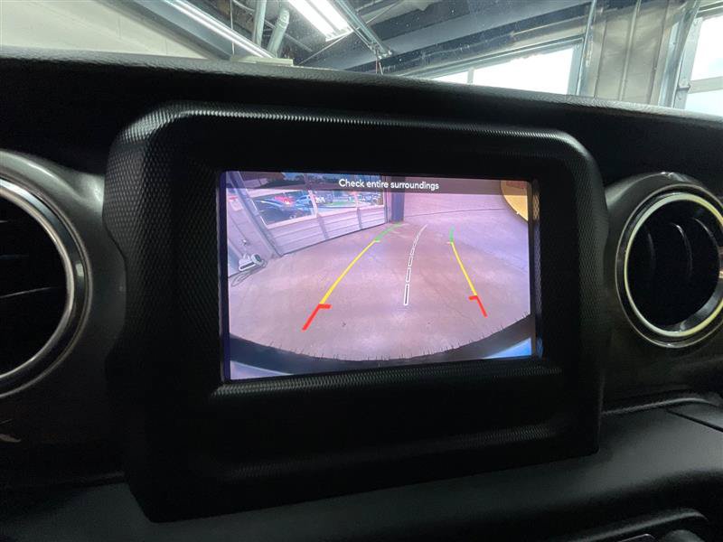 Used 2018 Jeep Wrangler Unlimited Sahara AWD/4WD image 18