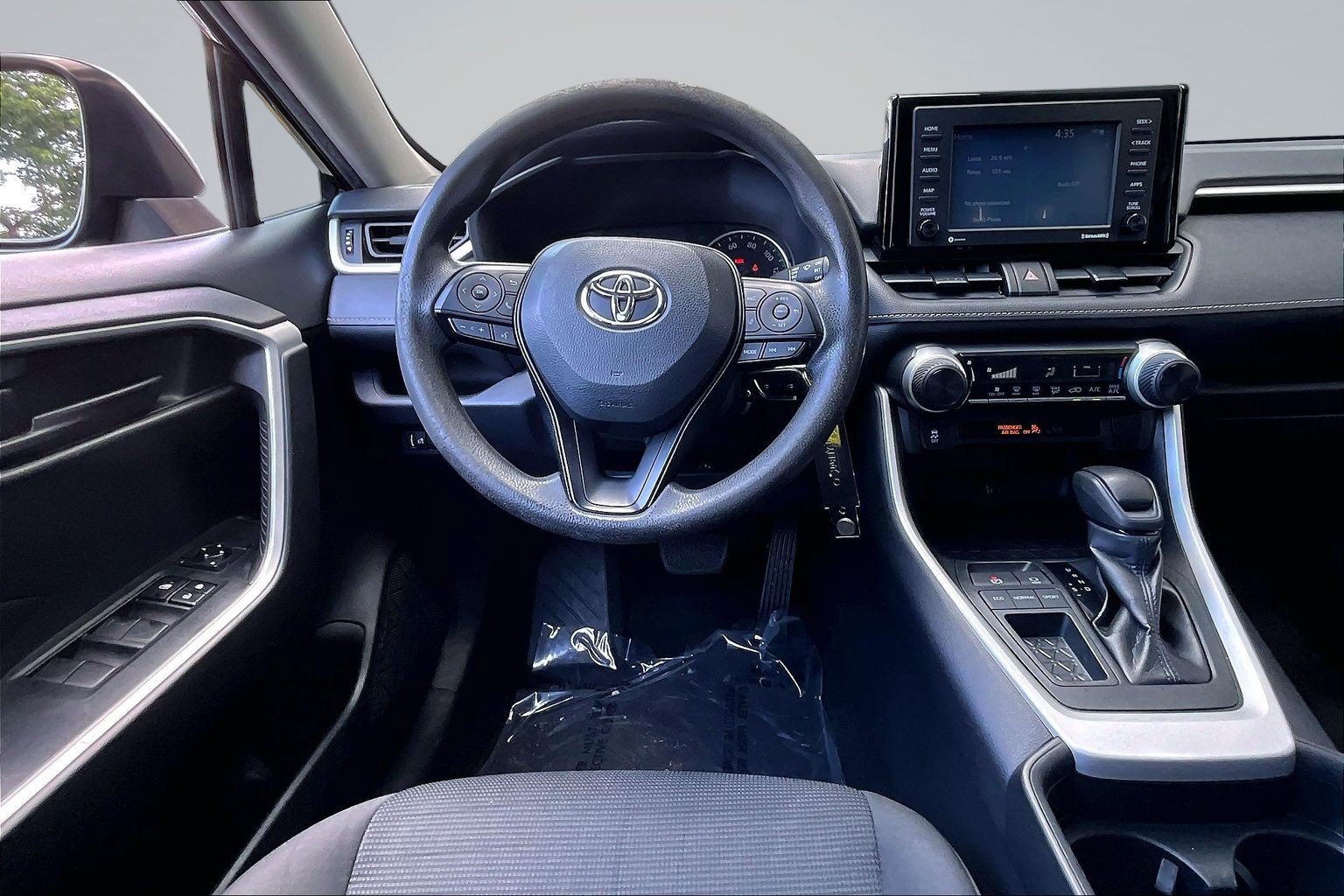 Used 2021 Toyota RAV4 LE FWD image 7