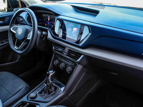 Used 2023 Volkswagen Taos SE w/ Panoramic Sunroof Package image 41