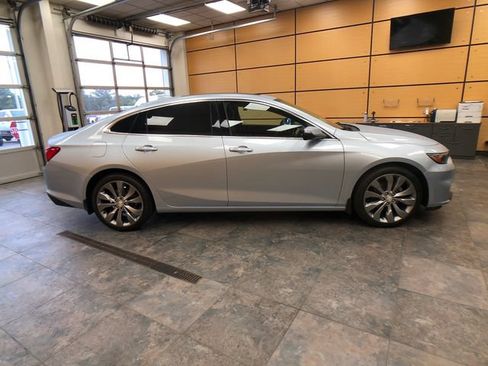 Used 2017 Chevrolet Malibu Premier w/ Premier Sun and Wheel Package FWD image 8