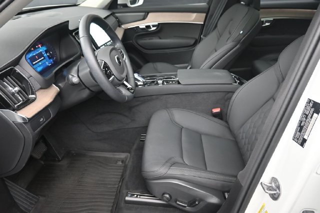 Used 2025 Volvo XC90 B6 Plus w/ Protection Package Premier AWD/4WD image 10