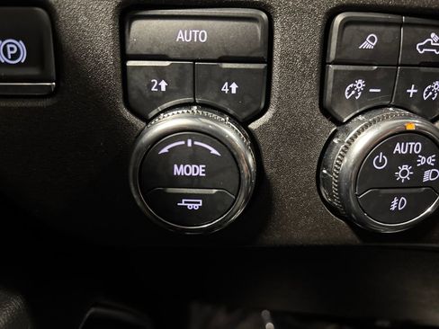 Used 2025 GMC Sierra 1500 SLT image 28