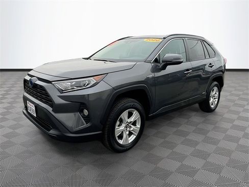 Used 2020 Toyota RAV4 XLE image 3