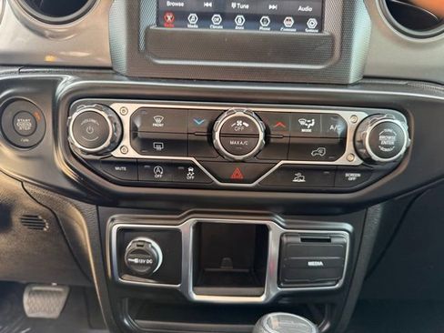 Used 2022 Jeep Gladiator Sport AWD/4WD image 24