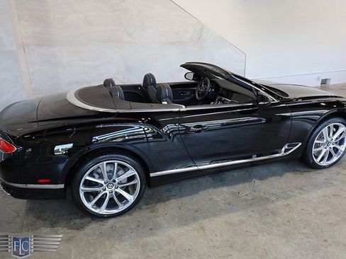 Used 2022 Bentley Continental GT V8 image 47