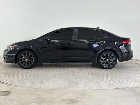 Used 2024 Toyota Corolla SE FWD image 2