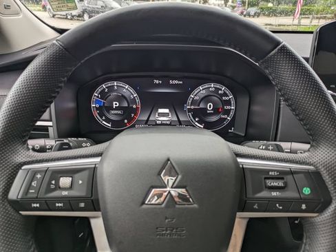 Used 2023 Mitsubishi Outlander SE FWD image 25