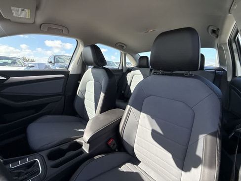 Used 2025 Volkswagen Jetta SE FWD image 14