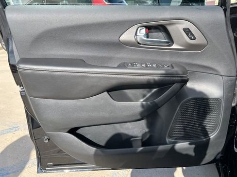 New 2027 Chrysler Pacifica Limited AWD/4WD image 24