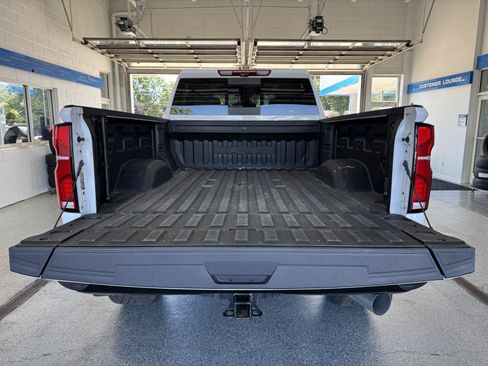 Used 2024 Chevrolet Silverado 2500 ZR2 w/ Technology Package AWD/4WD image 12