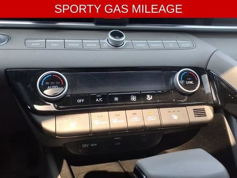 Used 2024 Hyundai Elantra SEL w/ Convenience Package FWD image 18