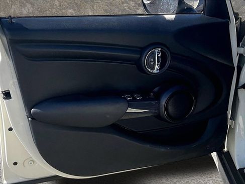 Used 2016 MINI Cooper 4-Door Hardtop image 19