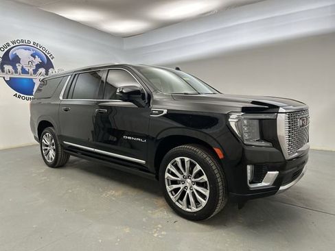 Used 2023 GMC Yukon XL Denali image 13
