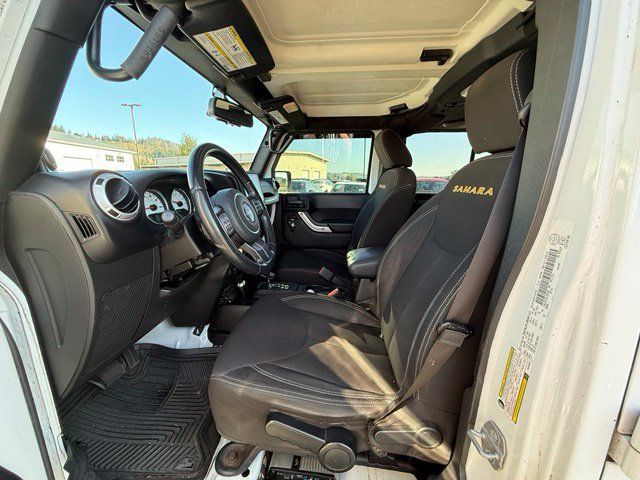 Used 2014 Jeep Wrangler Unlimited Sahara w/ Connectivity Group AWD/4WD image 11