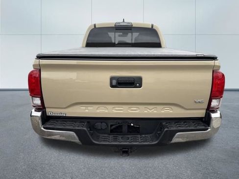 Used 2018 Toyota Tacoma TRD Off-Road image 3