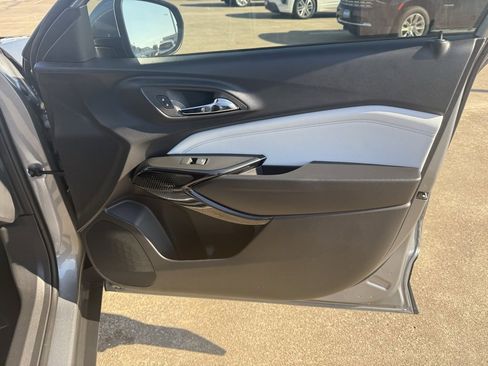 New 2026 Chevrolet Trax LT w/ Sunroof Package image 45