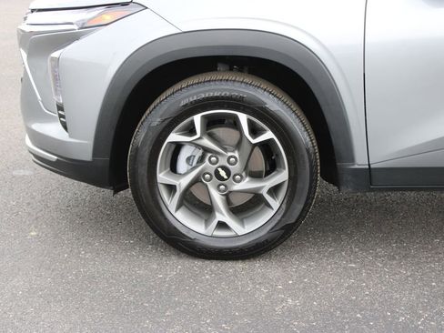 Used 2025 Chevrolet Trax LT image 17