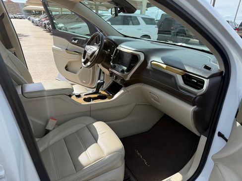Used 2017 GMC Acadia Denali w/ Technology Package FWD image 16