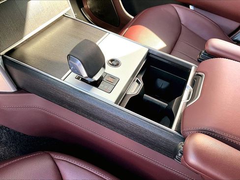 Used 2025 Land Rover Range Rover Autobiography image 16