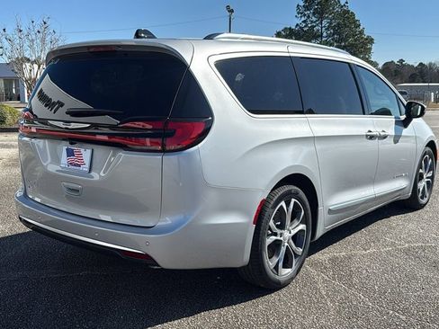 New 2026 Chrysler Pacifica Pinnacle image 8