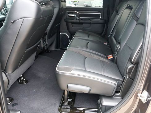 New 2026 RAM 2500 Laramie AWD/4WD image 13