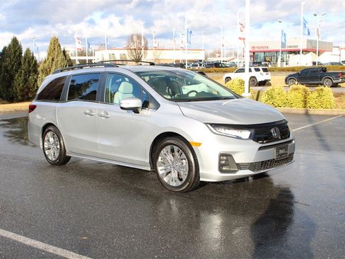 Certified 2025 Honda Odyssey Touring image 2