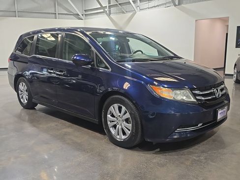Used 2016 Honda Odyssey SE image 2