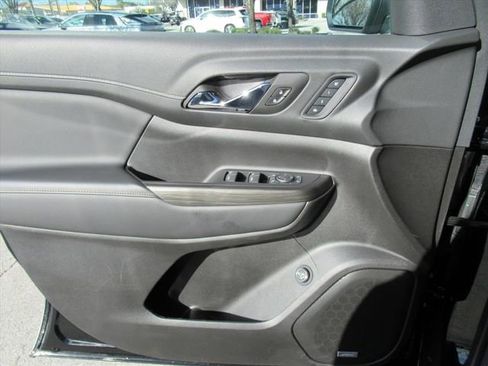 Used 2023 GMC Acadia SLT w/ Elevation Edition FWD image 21